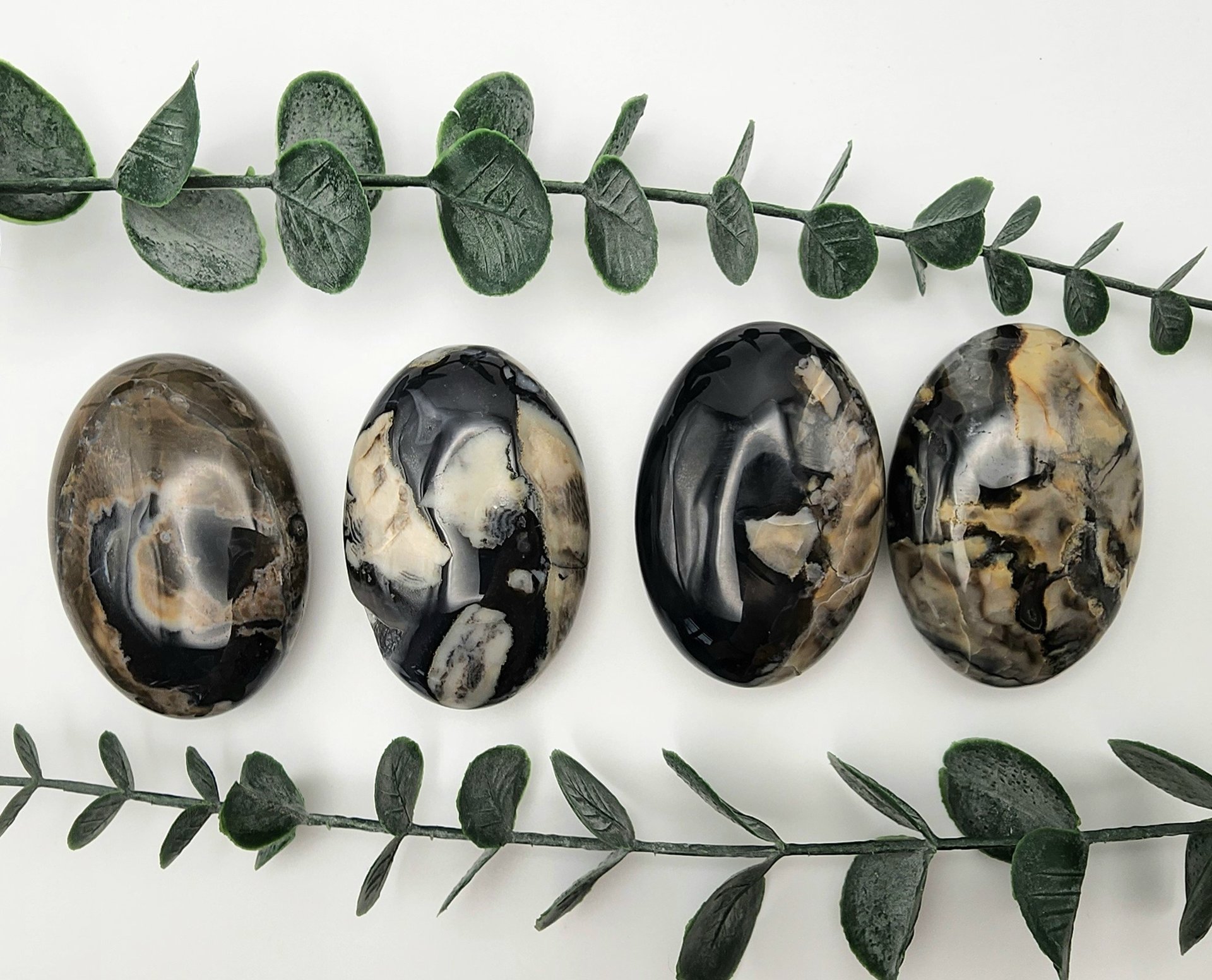 UV Reactive Volcano Agate Palm Stones