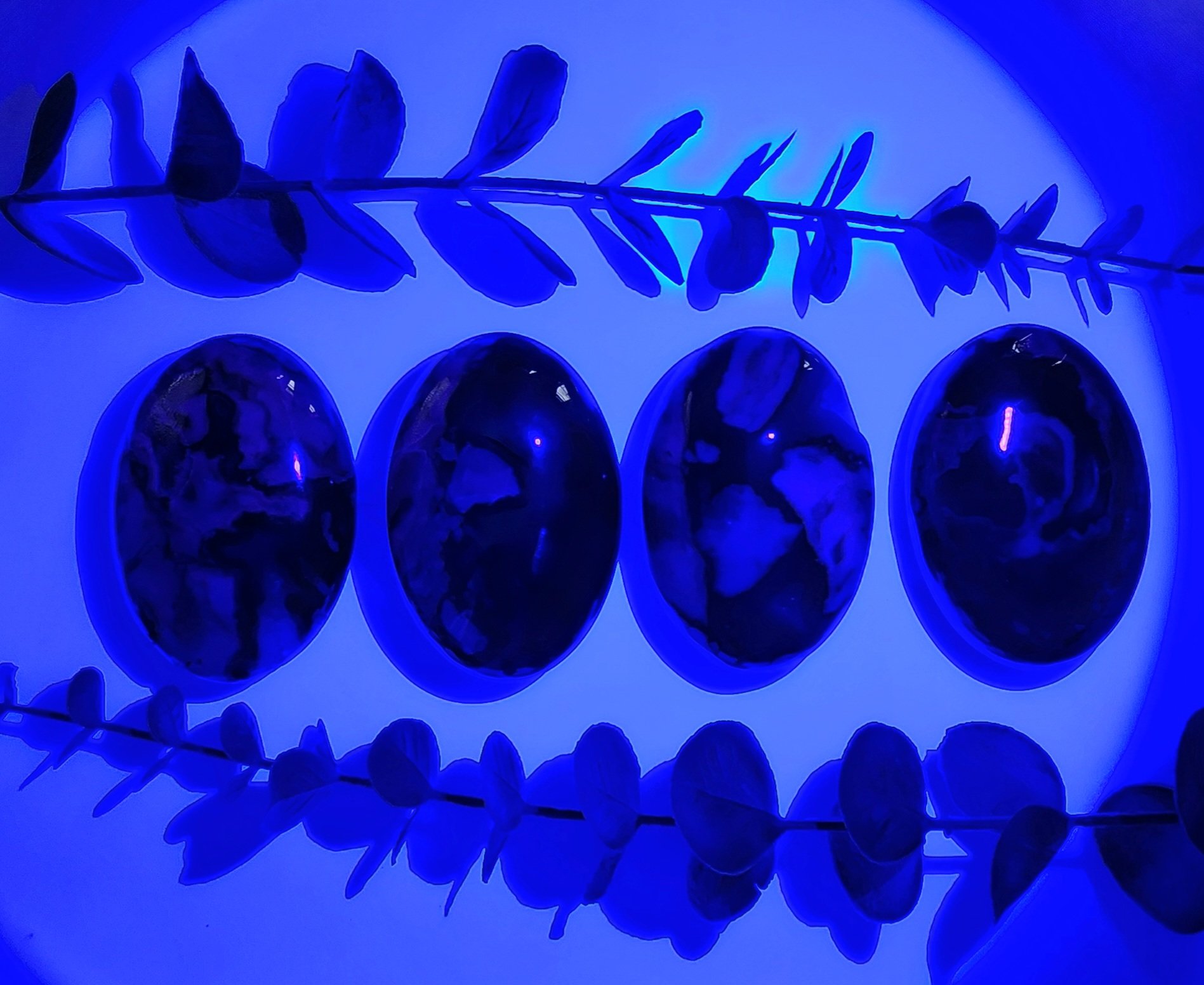 UV Reactive Volcano Agate Palm Stones
