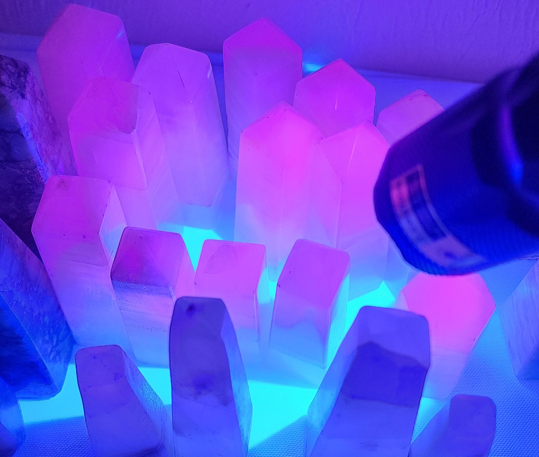Pink Mangano Calcite-UV Reactive 